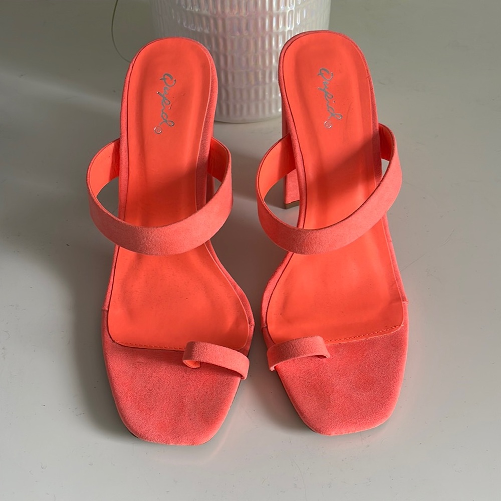 Coral heels, brand new never worn size 8